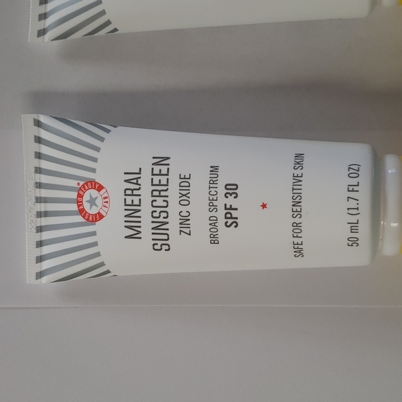x2 First Aid Beauty Sunscreen SPF 30 Zinc Oxide Broad Spectrum 60 ml - Picture 4 of 9